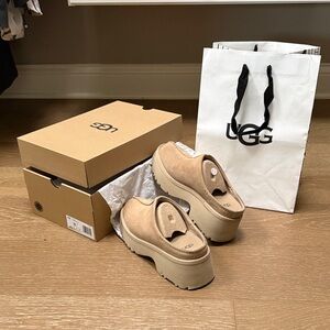 UGG Women's size 8 new heights clog 
Worn once